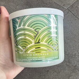 Bath & Body Works Vivid Emerald Candle with Green Waves